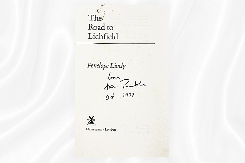 Penelope Lively - The road to Lichfield - Signed - Signature